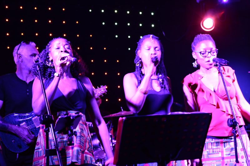 Women's tribute to Bob Marley sur scène